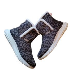 Tony Little Cheeks Grey Cheetah Print Whimsical Fashion Boots Size 9